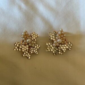 Simon Ju Vintage Gold-Tone Pearl Cluster Clip-On Earrings with Clear Rhinestones